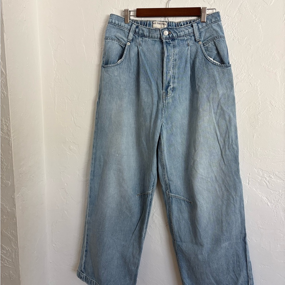 We The Free CRVY Light Blue Denim Jeans Size M